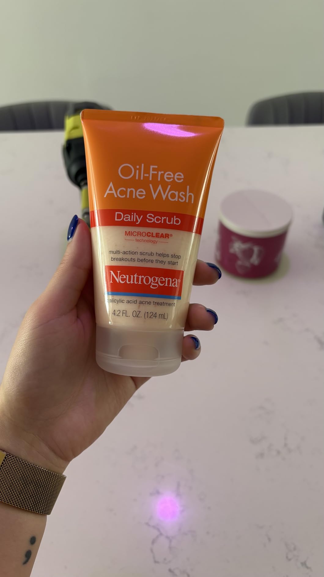 Neutrogena Oil Free Daily Acne Face Scrub, 2% Salicylic Acid Cleanser customer photo 1