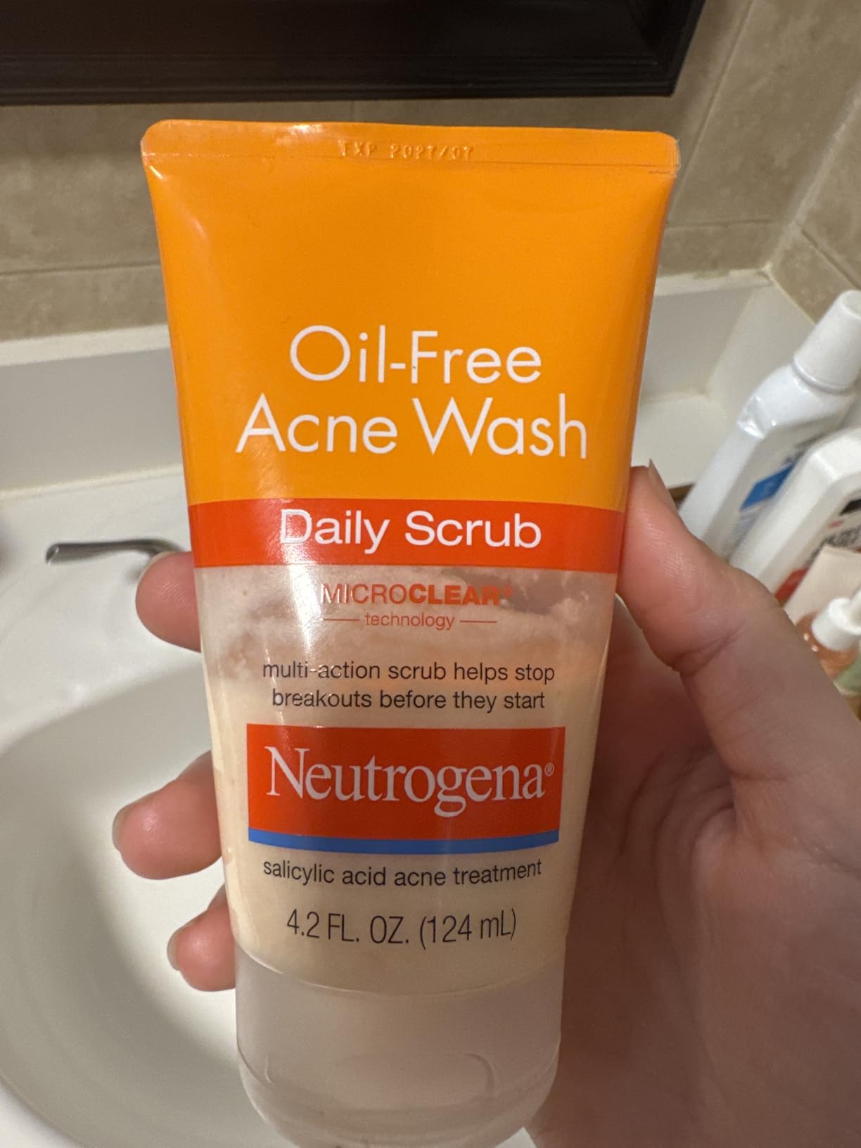 Neutrogena Oil Free Daily Acne Face Scrub, 2% Salicylic Acid Cleanser customer photo 2