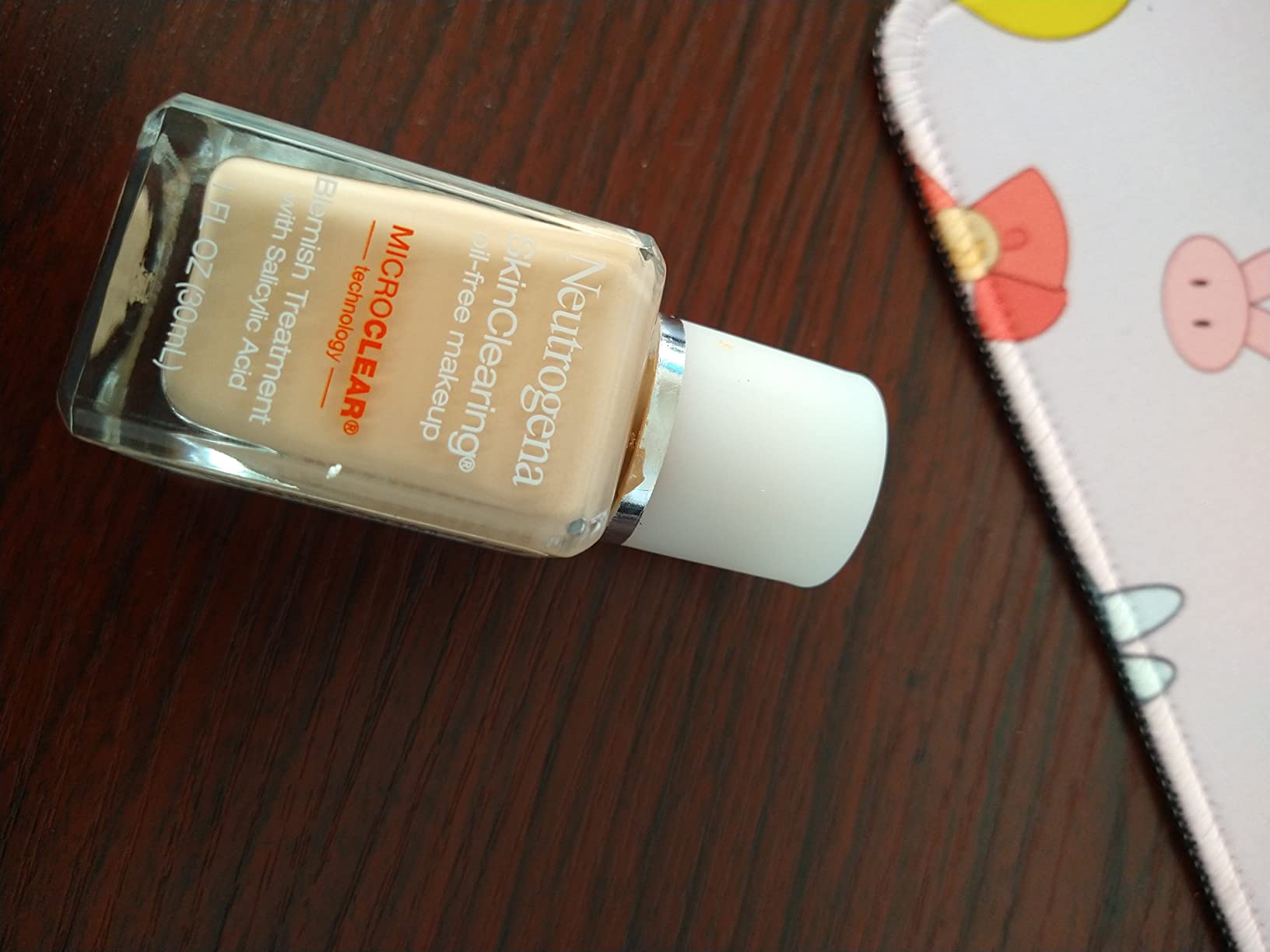 Neutrogena SkinClearing Liquid Foundation, 10 Classic Ivory, 1 fl oz customer photo 2