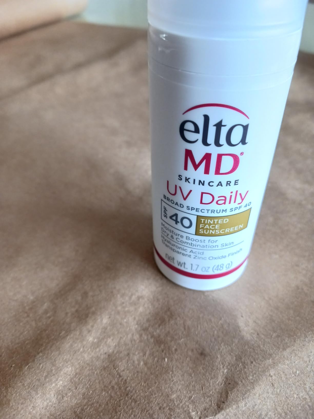 EltaMD UV Daily Face Sunscreen Moisturizer, Zinc Oxide, SPF 40 and SPF 50 | Hydrates and Protects Dry Dehydrated Skin, Lightweight, No White Cast, Dermatologist Recommended, Available in Three Tints customer photo 1