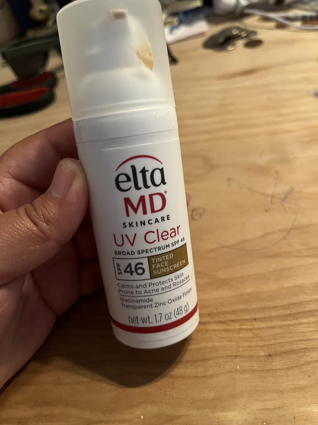 EltaMD UV Clear Face Sunscreen with Zinc Oxide, Oil-Free, SPF 46 and SPF 50 | Calms and Protects Acne-Prone Skin and Rosacea, No White Cast, Dermatologist Recommended, Available in Three Tints and Sizes customer photo 2