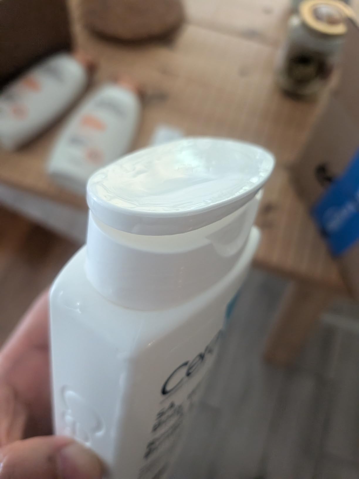 CeraVe Salicylic Acid Body Wash, Exfoliates Rough and Bumpy Skin, 10oz customer photo 2