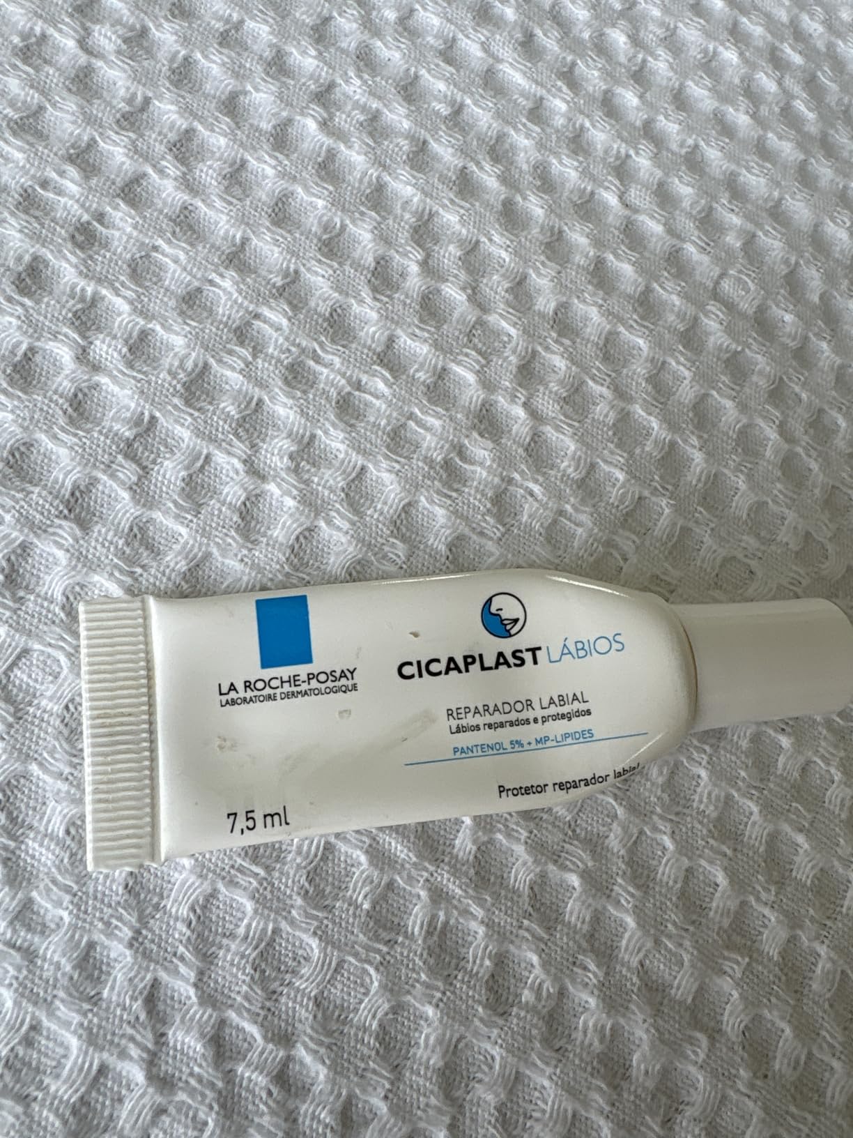 La Roche-Posay Cicaplast Lip Balm B5, Hydrating Lip Treatment, Shea Butter | Lip repair treatment for dry, cracked lips. Moisturizes, repairs & protects. Fragrance free with shea butter. customer photo 1