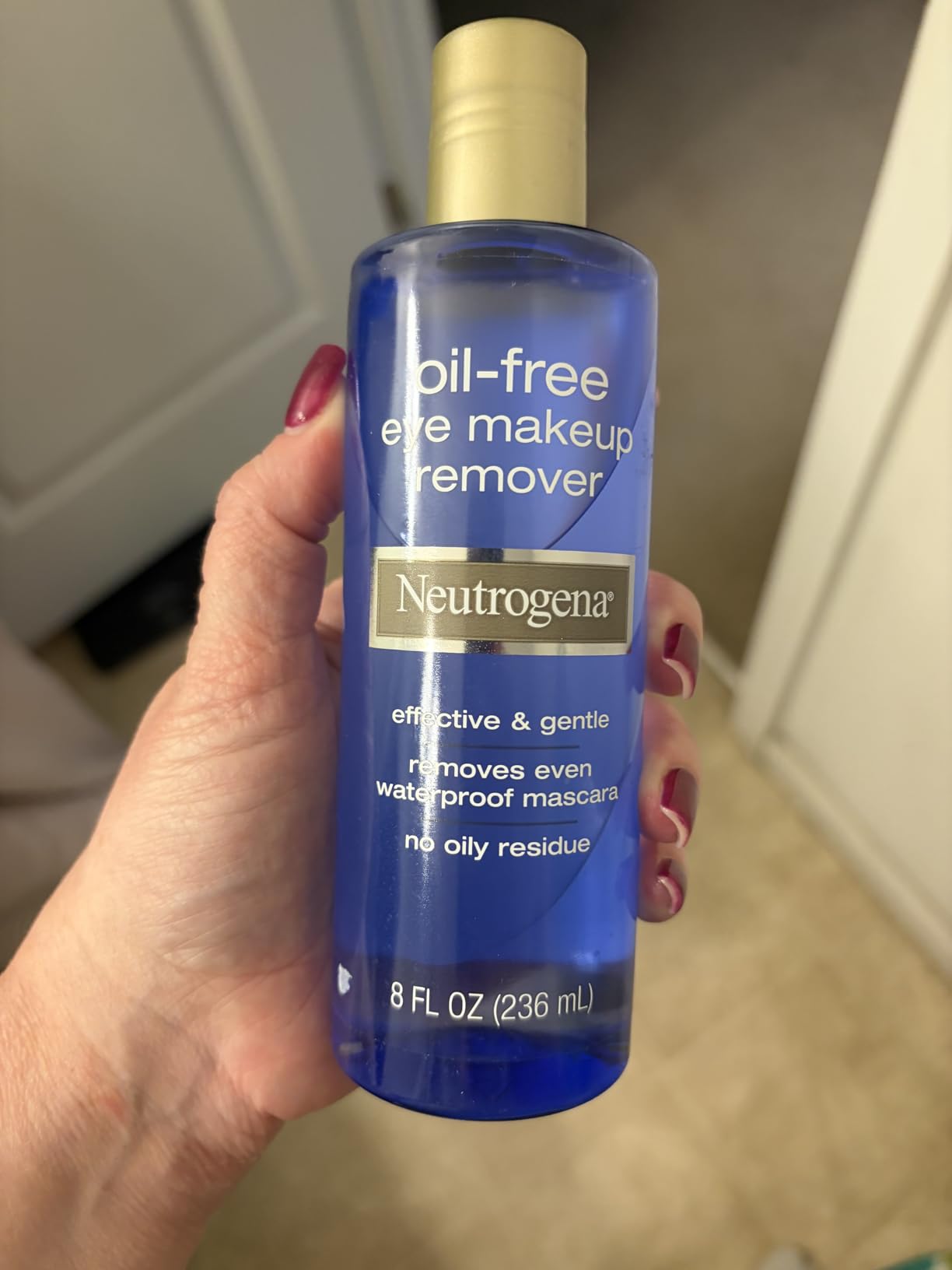 Neutrogena Oil-Free Eye Makeup Remover, 8 fl. oz | Gentle Cleanser for Sensitive Eyes, Dissolves Waterproof Mascara, Non-Greasy, Dermatologist & Ophthalmologist Tested customer photo 2