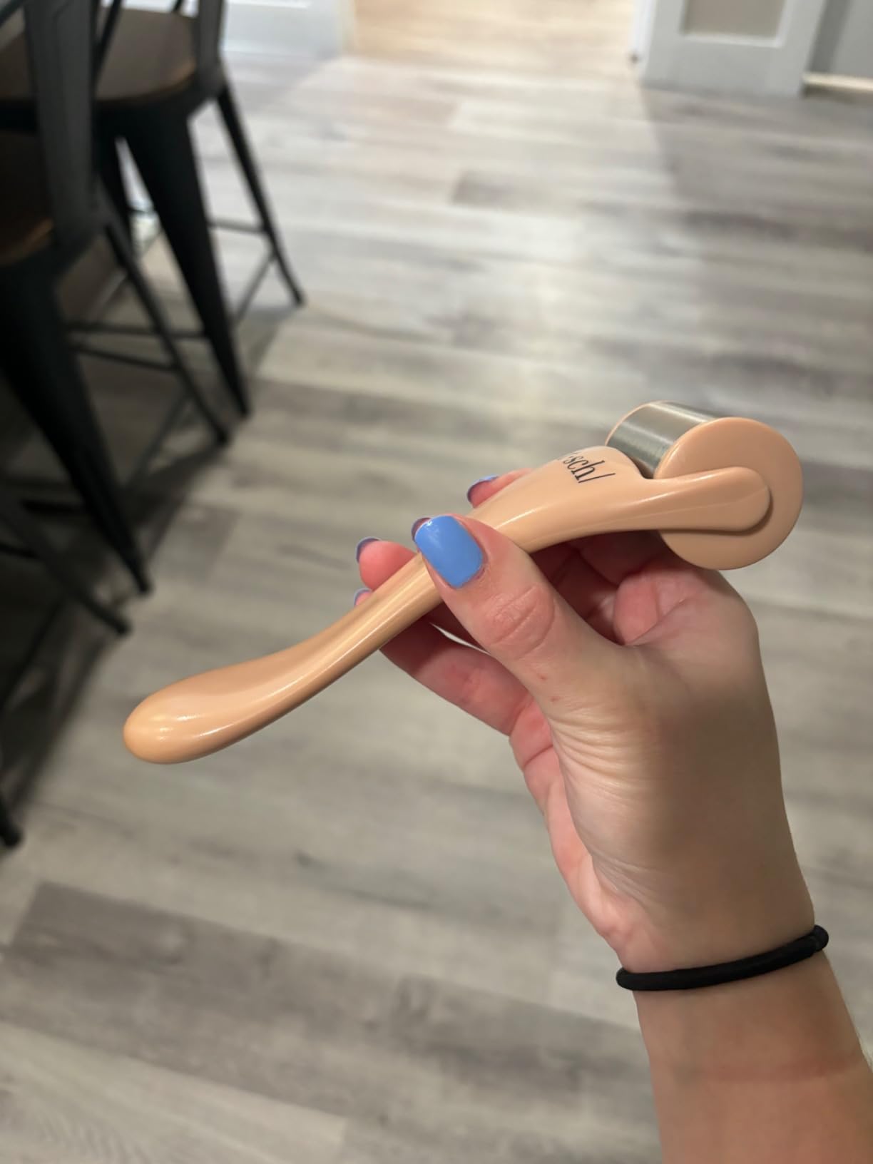 Kitsch Ice Roller for Face - Stainless Steel Ice Face Roller to Reduce Puffiness, Redness & Headaches - Cooling Facial Roller for Skin Care, Irritation Relief & Spa-Like Experience at Home-Pink customer photo 1