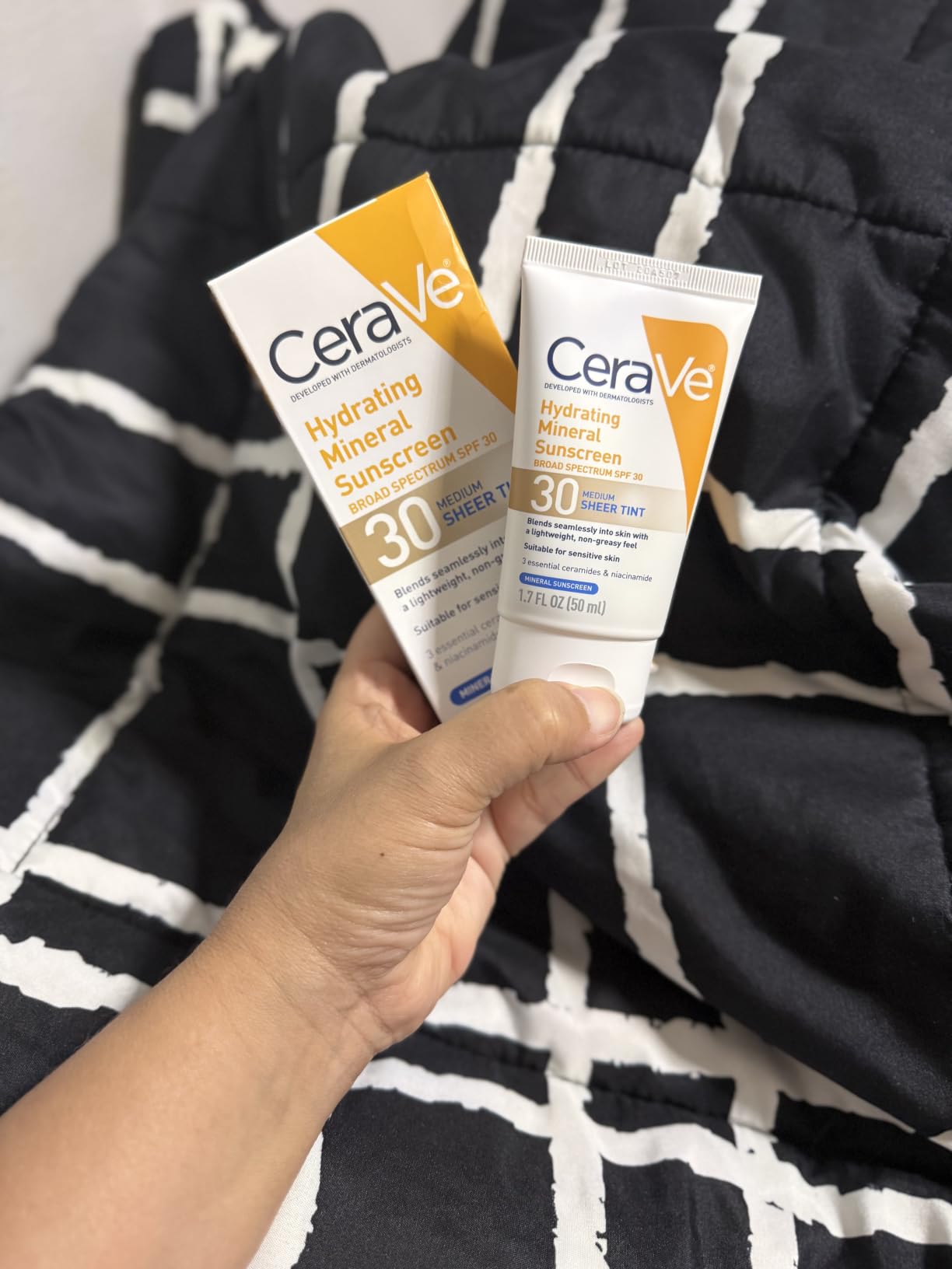 CeraVe Tinted Sunscreen for Face, Mineral SPF 30 Moisturizer, Medium, 1.7oz | Skin Care, Face Sunscreen, Hyaluronic Acid, Zinc Oxide, Titanium Dioxide, Sheer Tint, Healthy Glow, Blends Seamlessly customer photo 1