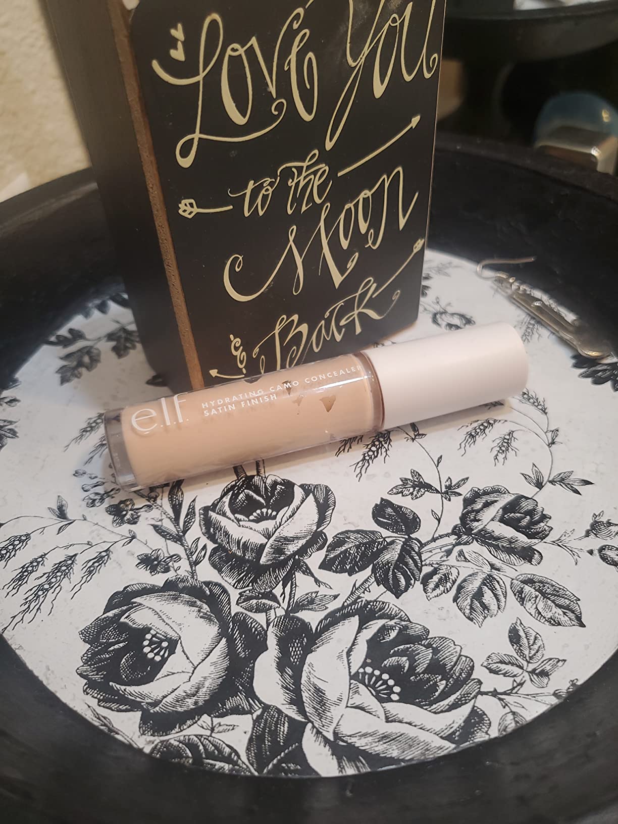 e.l.f. Hydrating Camo Concealer, Full-Coverage Satin Finish, Vegan & Cruelty-Free, Light Ivory customer photo 2