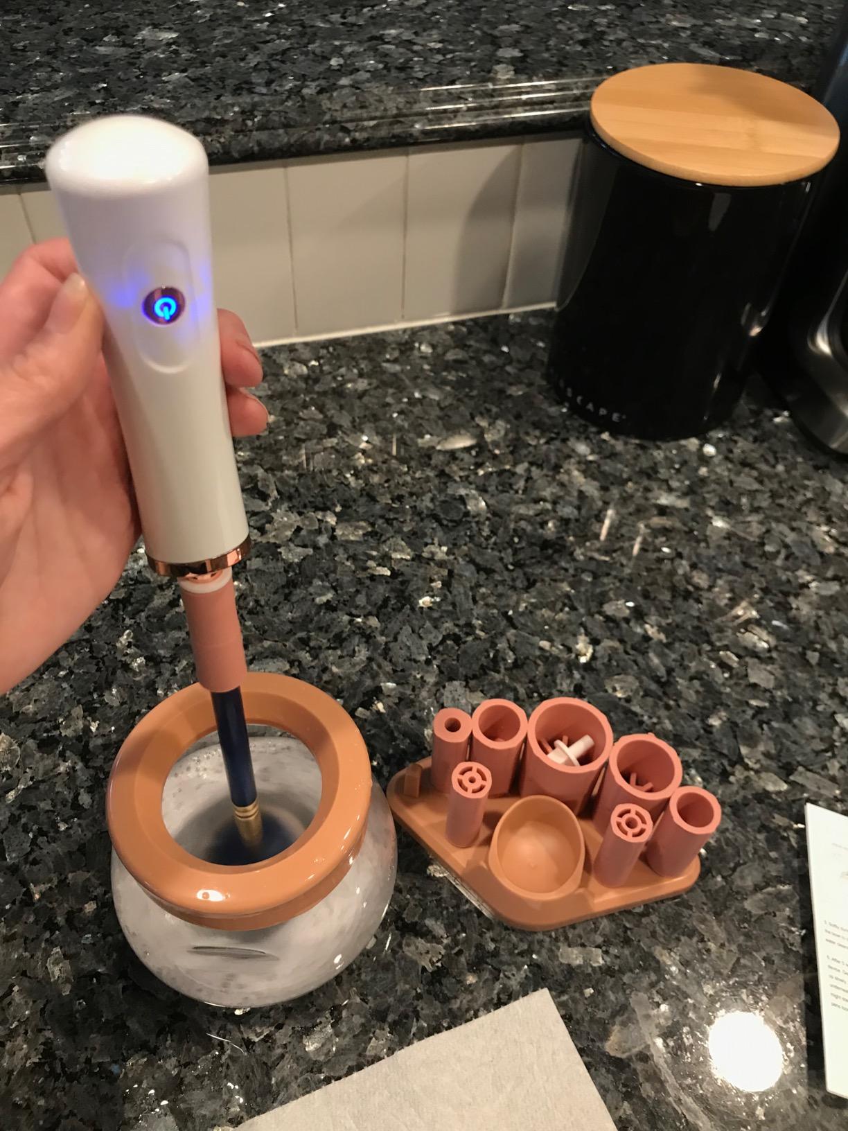 Senbowe Upgraded Makeup Brush Cleaner and Dryer Machine, Electric Cosmetic Automatic Brush Spinner with 8 Size Rubber Collars, Wash and Dry in Seconds, Deep Cosmetic Brush Spinner for Brushes customer photo 1