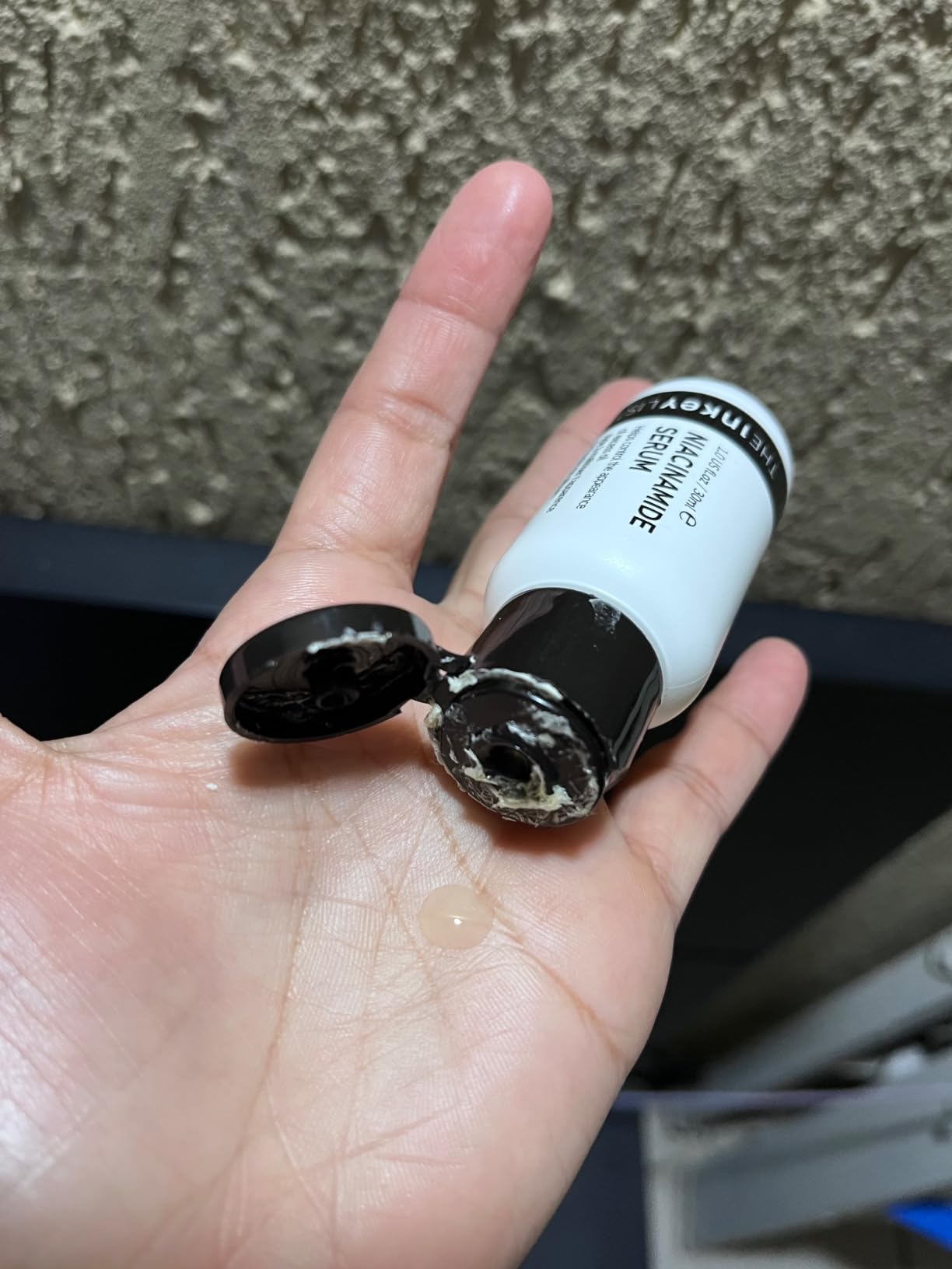 The INKEY List 10% Niacinamide Serum, Lightweight Oil Control Serum Helps with Blemishes and Appearance of Redness, Hydrating 1% Hyaluronic Acid 30ml | 10% Niacinamide with 1% Hyaluronic Acid Helps Balance Excess Oil, Reduce Blemishes and Soothe Visible Redness customer photo 1