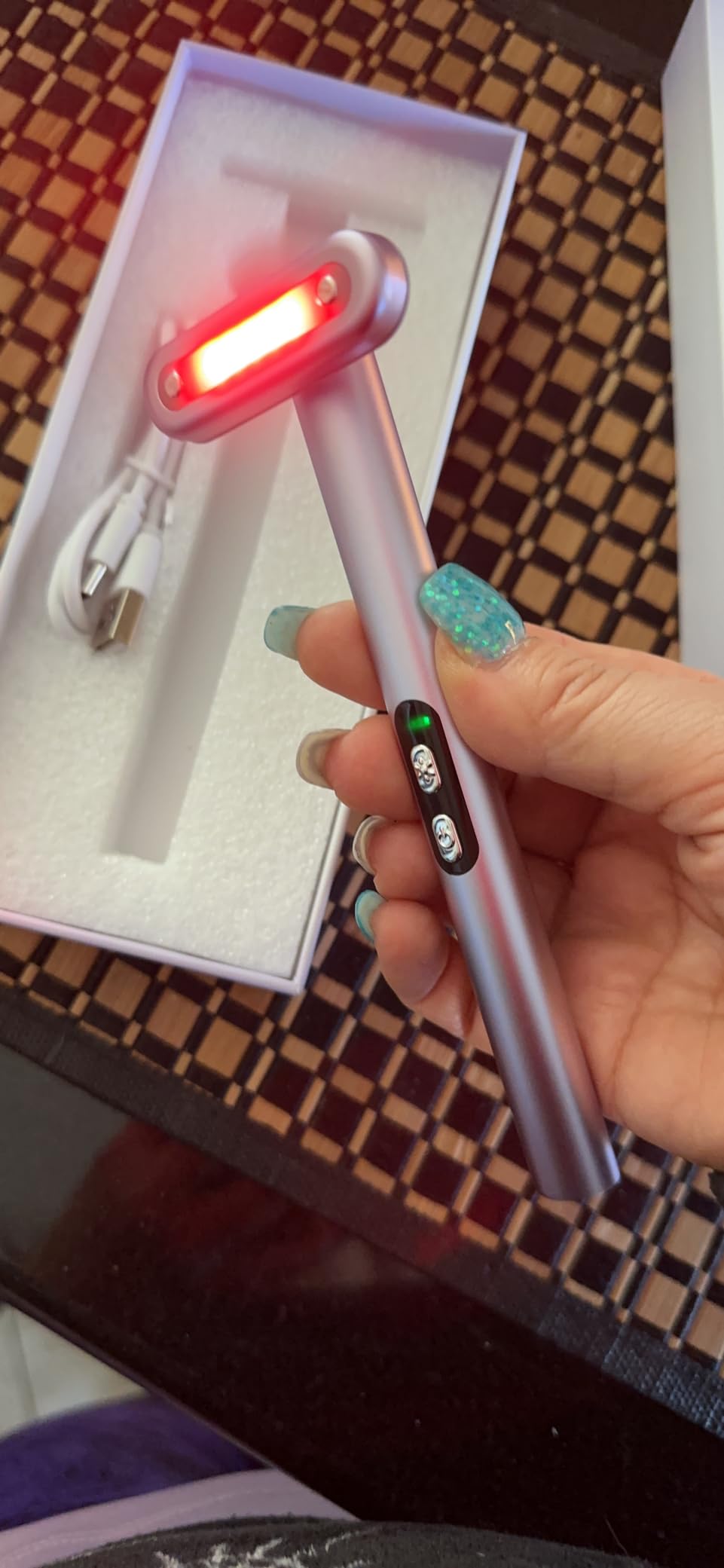 Light-Therapy-Wand, Red Light Therapy for Face and Neck Facial Wand 7 in 1 Led Beauty Wand Red & Blue Rejuvenation Face & Eye Massager Skincare Tool customer photo 1