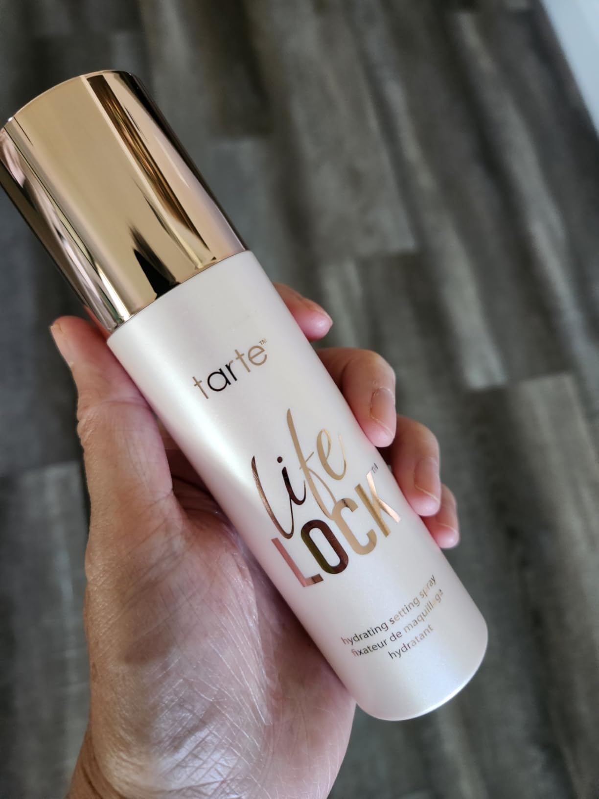 tarte Life Lock Hydrating Setting Spray - 10-in-1 Weightless Mist with Hyaluronic Acid to Hydrate & Lock Long-Lasting Makeup, Waterproof, Sweatproof & Transfer-Resistant, Vegan & Cruelty Free customer photo 1