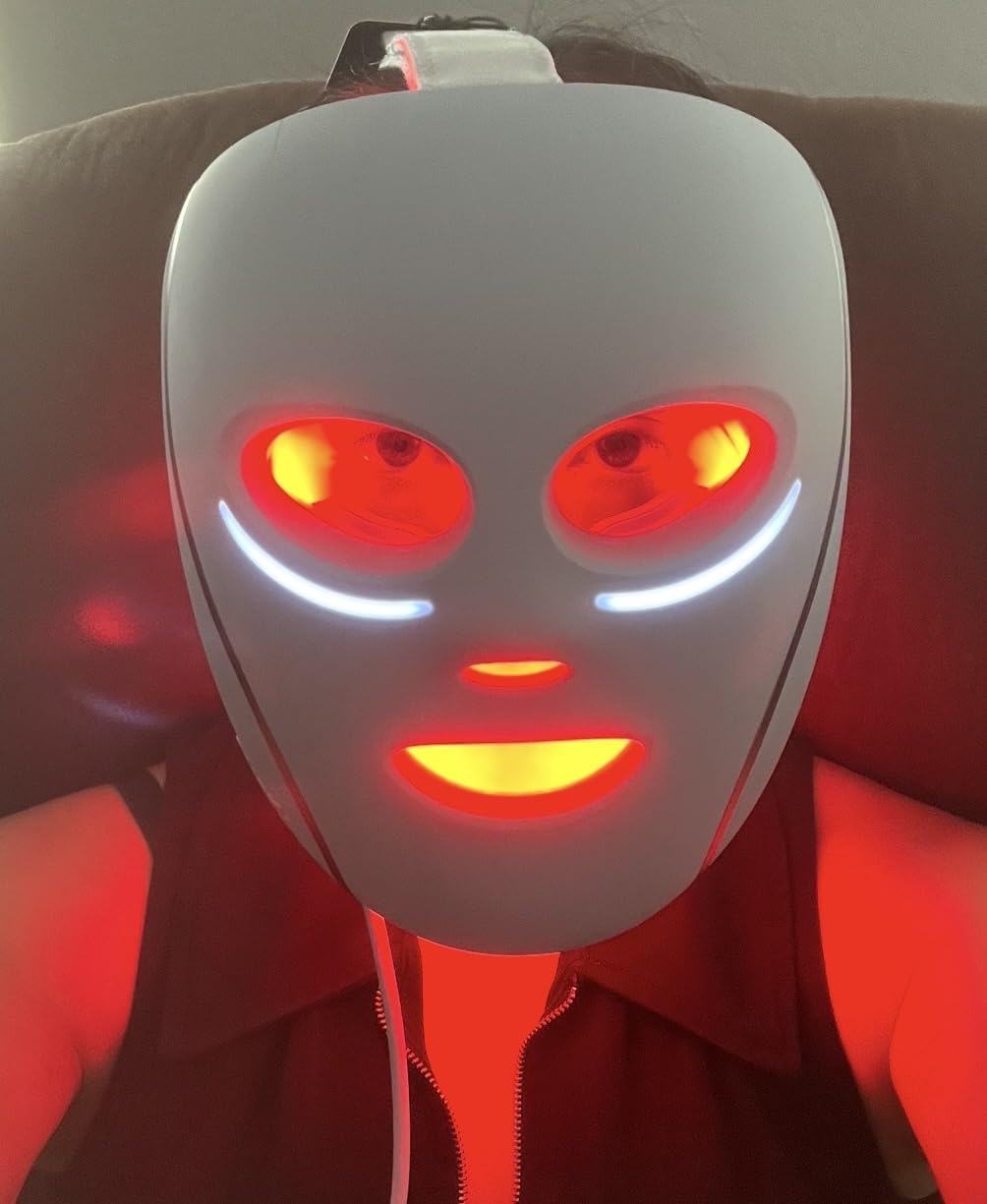 Shark CryoGlow LED Face Mask with Under-Eye Cooling, Anti-Ageing & Blemish Repair, Red & Blue LED, Infrared Light Therapy, USB-C, Remote Control, Storage Bag, Lilac Chill, FW312PL customer photo 1