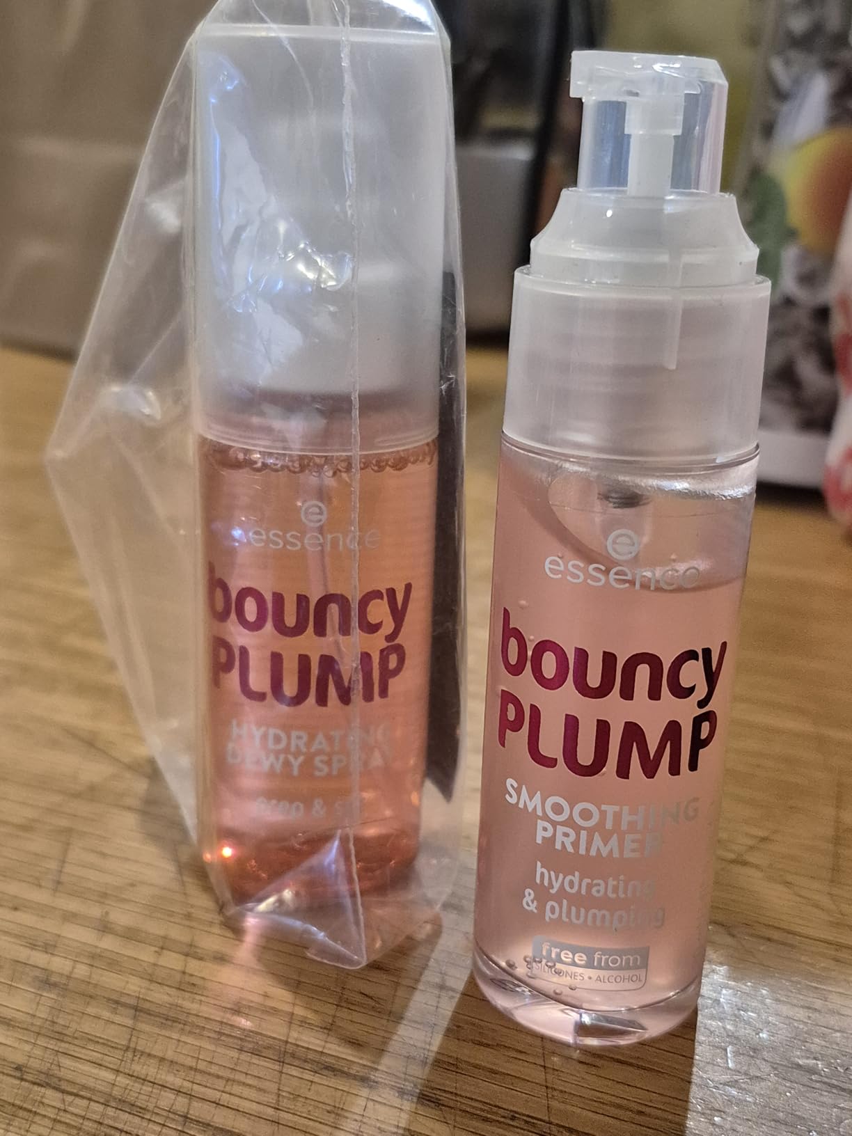 essence Bouncy Plump Smoothing Primer, Hydrating Face Primer Makeup Gel | Cooling Gel Soothes & Refreshes, Silicone-Free, Watermelon Scent, Vegan & Cruelty-Free, for Dry & Combination Skin customer photo 1
