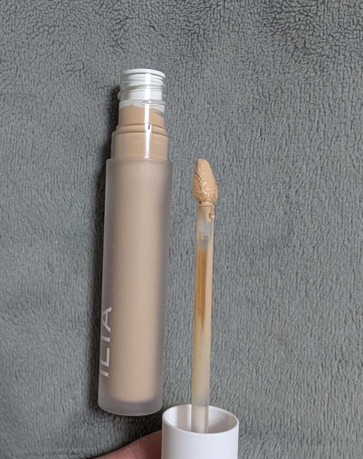 ILIA Skin Blur Serum Concealer (10N Mesh, 0.2 fl oz) | Self-Sets for 12-Hour Wear | Blurred Coverage | Crease-Resistant | Safe for Sensitive Skin, Clean, Cruelty-Free & Vegan customer photo 2